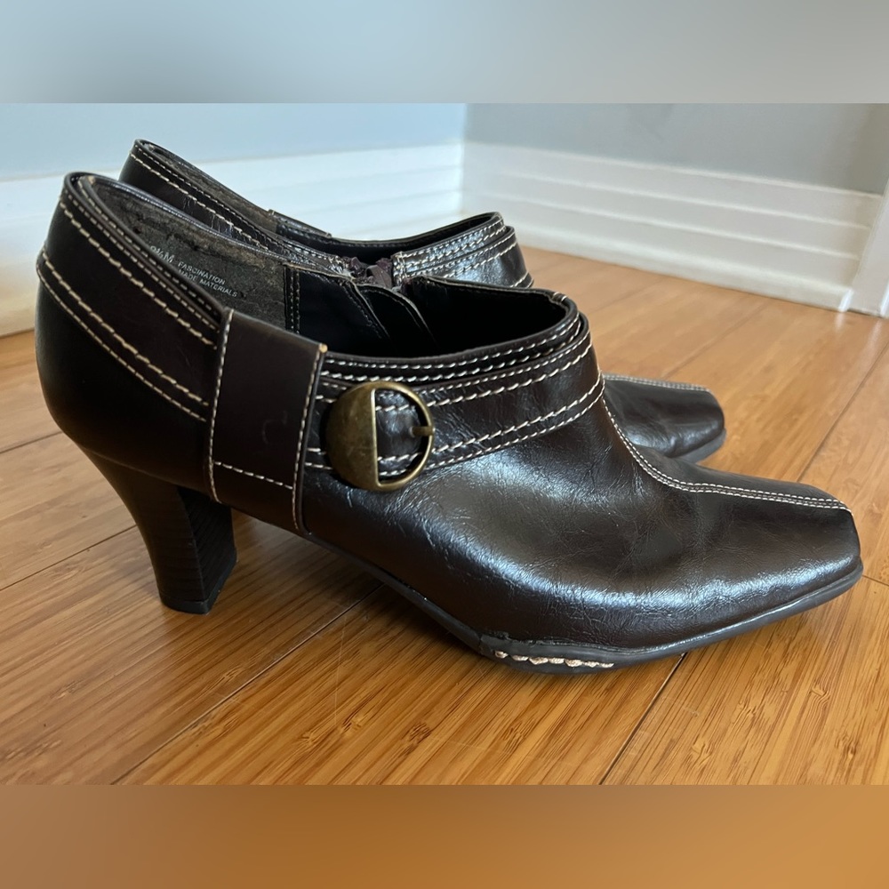 Aerosoles Dark Brown heels Size 8.5